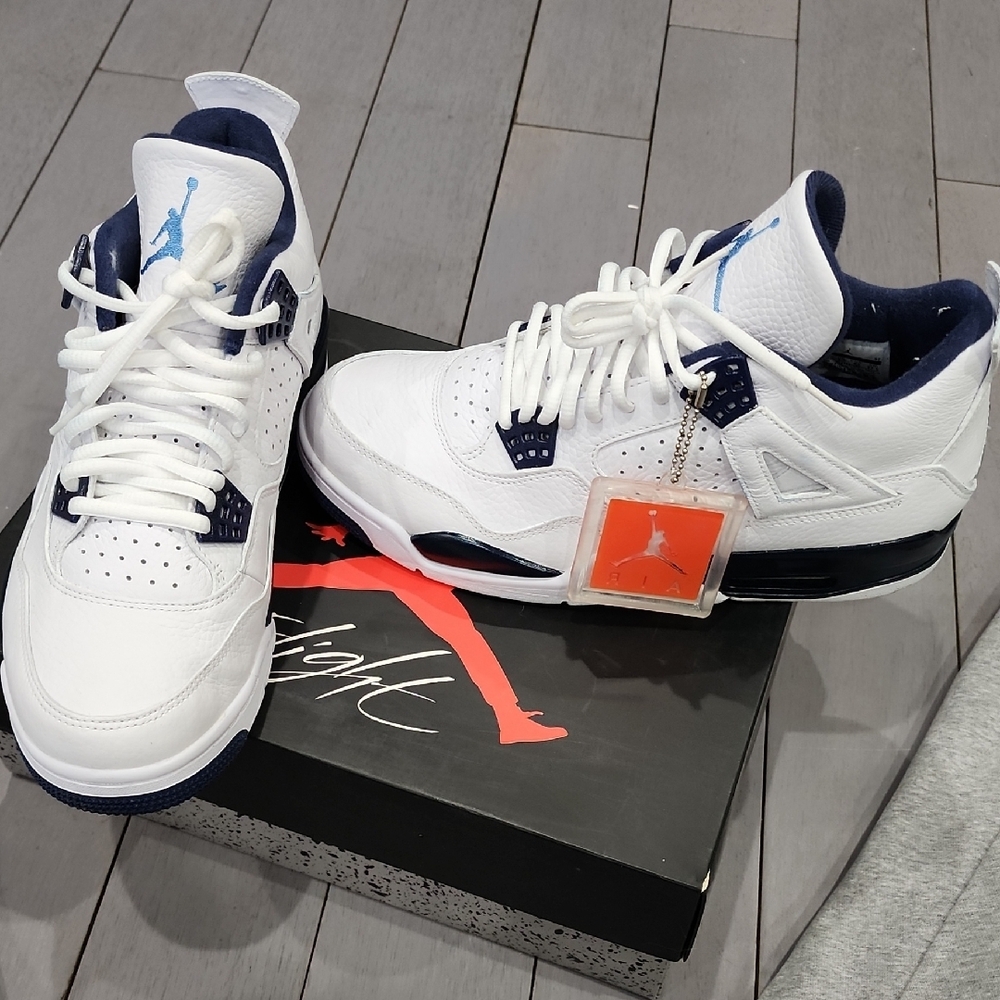 Nike Men's White and Blue Sneakers